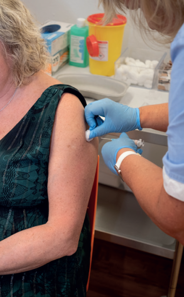 K&nbsp;datu 29. srpna 2023 bylo proti&nbsp;covidu‑19 naočkováno celkem 1 866 komerčních klientů, 466 pacientů vykázaných zdravotním pojišťovnám a&nbsp;1 178 osob. Foto: M. Bidíncký