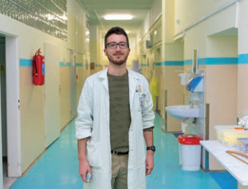 Mladí lékaři mají o práci v infektologii zájem. MUDr. Lukáš Kohout je jedním z těchto mladých perspektivních lékařů. MUDr. Lukáš Kohout