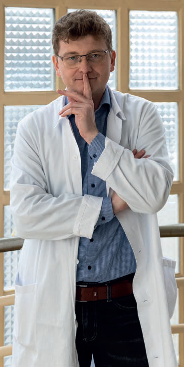 Přednosta nové Kliniky infekčních nemocí a cestovní medicíny 2. LF UK a FN Motol se zamýšlí nad novými směry v infektologii. MUDr. Milan Trojánek, Ph.D.