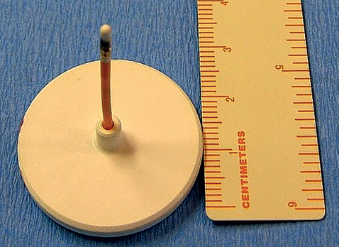 Obr. 5 Čidlo k&nbsp;přímému měření intrakraniálního tlaku.